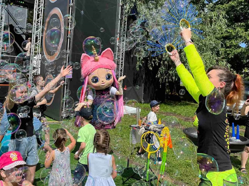 Charity performance 7